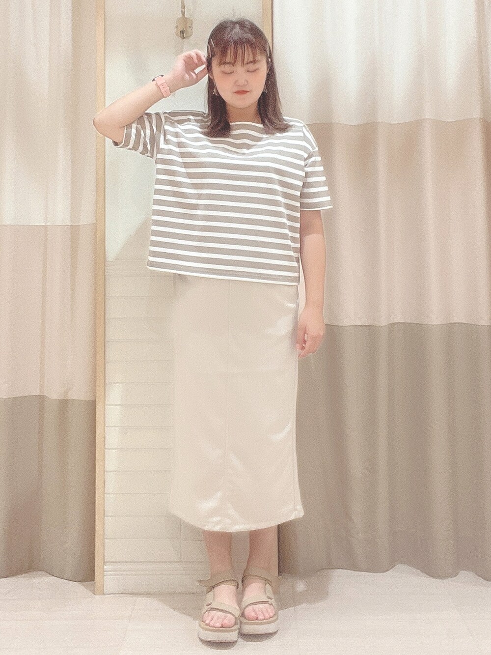 「シンプルコーデ、オトナカジュアル、オトナ女子、夏、カジュアルコーデ、カジュアル、ママコーデ、オフィスカジュアル、ボーダー、ペンシルスカート、SM2、Samansa Mos2 blue、SM2 keittio イオンタウン富士南店、おしゃれさんと繋がりたい、お洒落さんとつながりたい」｜「Samansa Mos2 blueのボーダースクエアネックプルオーバー（Tシャツ/カットソー、ベージュ系）」を使った、🌷○° おまゆさん（レディース・163cm）の夏コーディネートの4枚目の写真