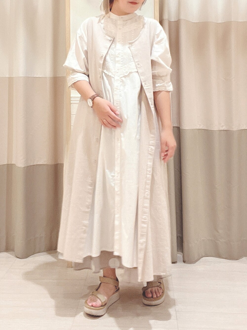 「大人カジュアル、ラクチンコーデ、淡色コーデ、ワンピース、ジレ、キャミワンピース、ドット、スカート、SM2、Samansa Mos2、SM2 keittio イオンタウン富士南店、サマンサ モスモス(Samansa Mos2)、おしゃれさんと繋がりたい、お洒落さんとつながりたい」｜「Tevaの【TEVA】FLATFORM UNIVERSAL（サンダル、ベージュ系）」を使った、🌷○° おまゆさん（レディース・163cm）の夏コーディネートの2枚目の写真