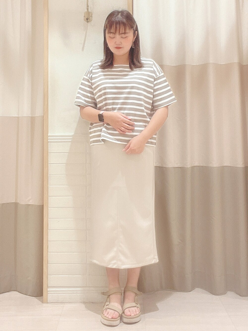 「シンプルコーデ、オトナカジュアル、オトナ女子、夏、カジュアルコーデ、カジュアル、ママコーデ、オフィスカジュアル、ボーダー、ペンシルスカート、SM2、Samansa Mos2 blue、SM2 keittio イオンタウン富士南店、おしゃれさんと繋がりたい、お洒落さんとつながりたい」｜「Samansa Mos2 blueのボーダースクエアネックプルオーバー（Tシャツ/カットソー、ベージュ系）」を使った、🌷○° おまゆさん（レディース・163cm）の夏コーディネートの2枚目の写真