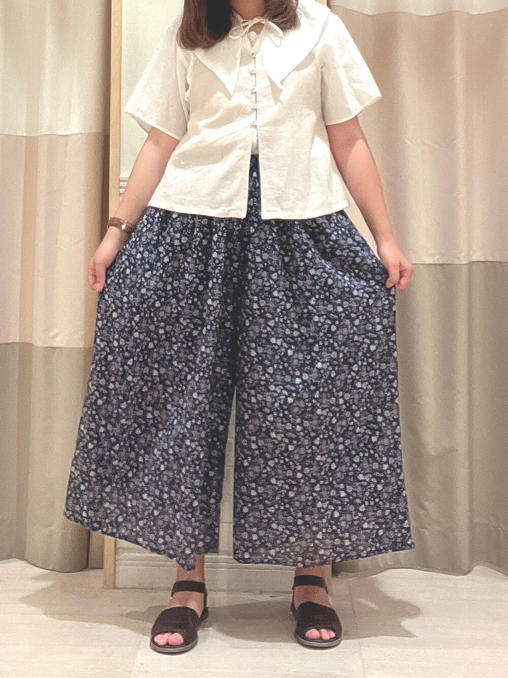 「夏、大人ガーリー、オトナカジュアル、ootd、ブラウス、花柄、ガウチョパンツ、ビスチェ、ガーリー、SM2、SM2 keittio イオンタウン富士南店、Samansa Mos2、サマンサ モスモス(Samansa Mos2)、おしゃれさんと繋がりたい、お洒落さんとつながりたい」｜「Samansa Mos2のキャミビスチェ（ベスト、ベージュ系）」を使った、🌷○° おまゆさん（レディース・163cm）の夏コーディネートの3枚目の写真