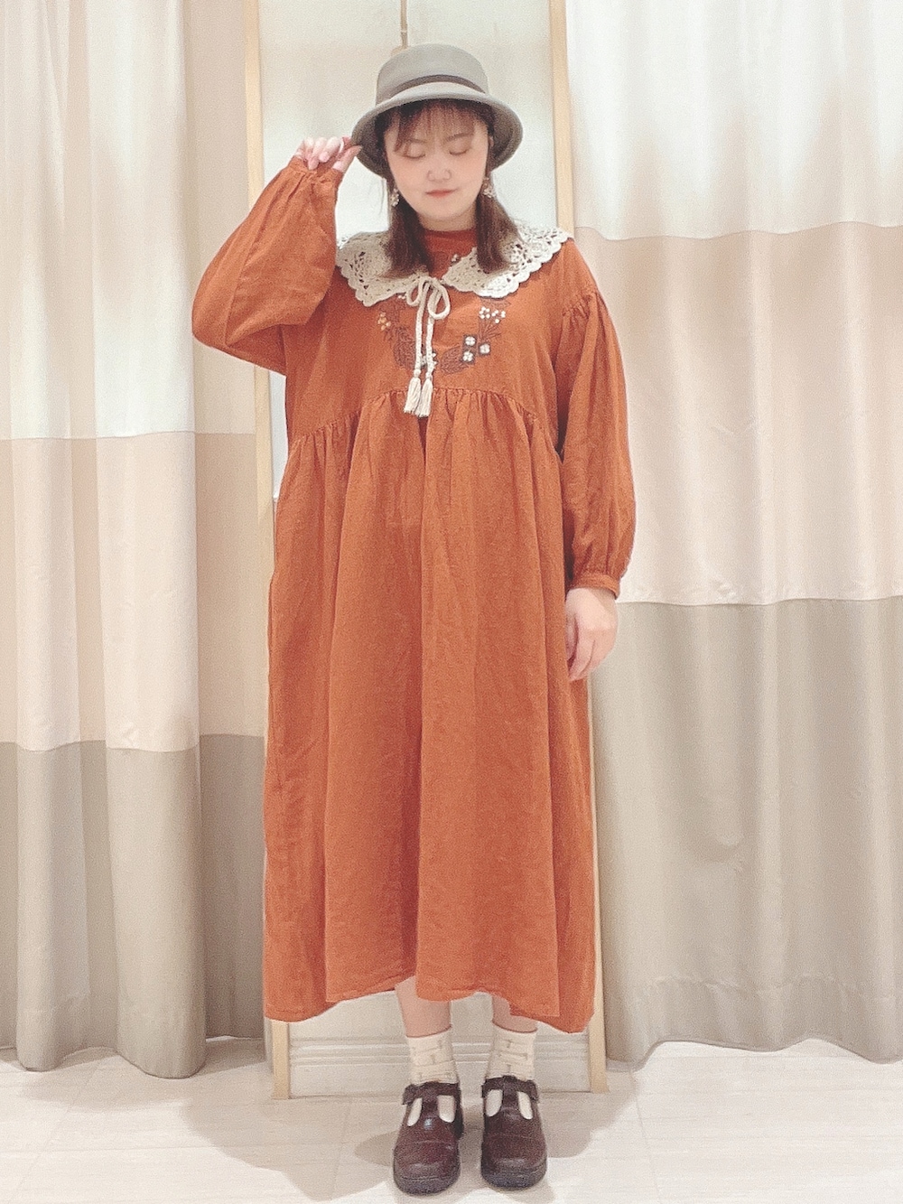 「初秋コーデ、秋コーデ、マカベアリス、秋服、大人ガーリー、ナチュラル、Samansa Mos2、サマンサ モスモス(Samansa Mos2)、サマンサモスモス、SM2、SM2 keittio イオンタウン富士南店、おしゃれさんと繋がりたい、お洒落さんとつながりたい」|「ehka sopoのTストラップシューズ(その他シューズ、ブラウン系)」を使った、🌷○° おまゆさん(レディース・163cm)の秋コーディネートの2枚目の写真