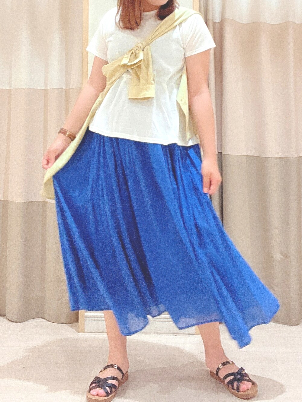 「夏コーデ、大人カジュアル、大人かわいい、プチプラコーデ、白Tシャツ、ママコーデ、Tシャツ、スカート、ブルー、SM2、Samansa Mos2 blue、SM2 keittio イオンタウン富士南店、おしゃれさんと繋がりたい、お洒落さんとつながりたい」|「Samansa Mos2 blueのペプラムTシャツ(Tシャツ/カットソー、ホワイト系)」を使った、🌷○° おまゆさん(レディース・163cm)の夏コーディネートの2枚目の写真