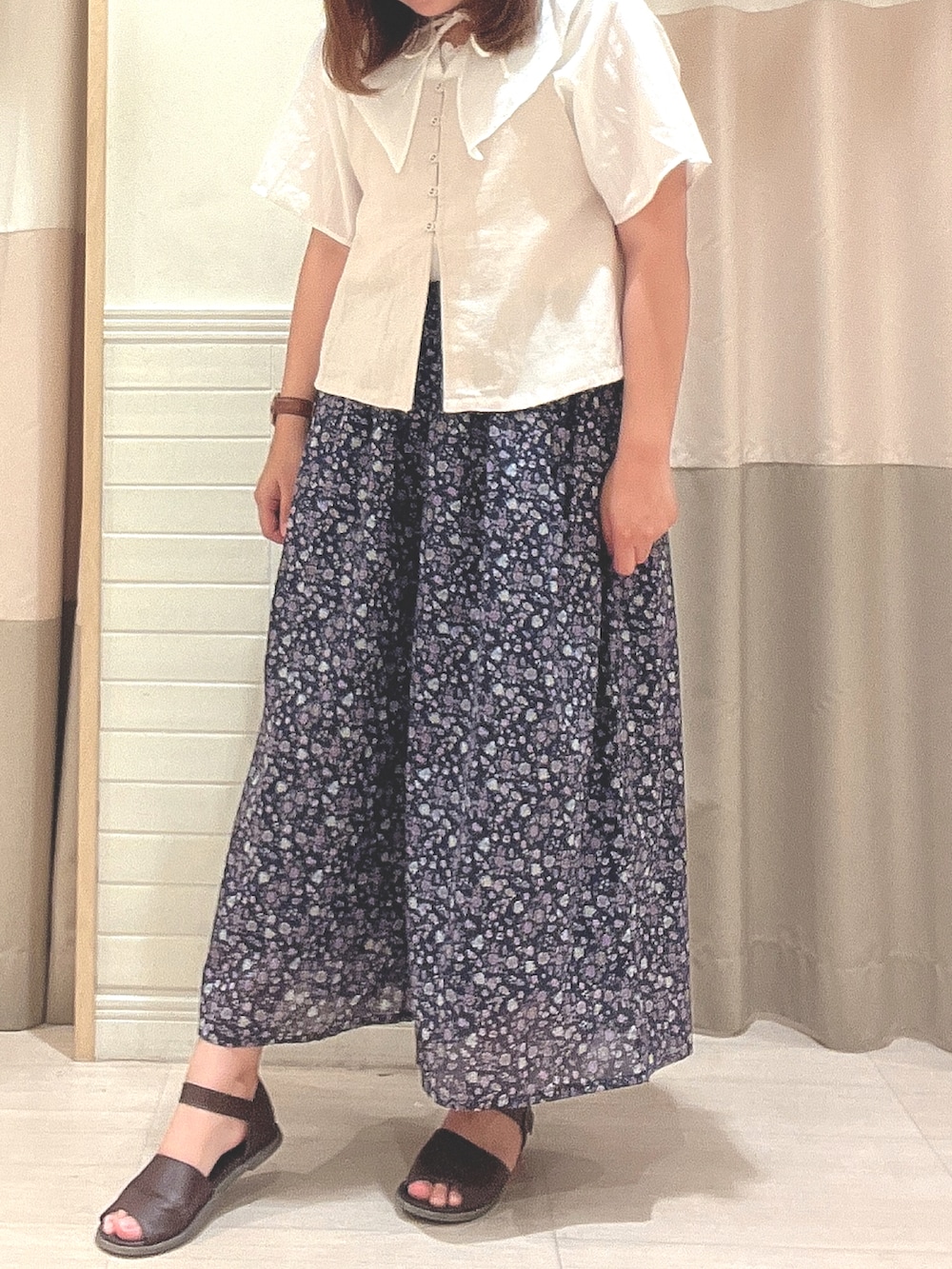 「夏、大人ガーリー、オトナカジュアル、ootd、ブラウス、花柄、ガウチョパンツ、ビスチェ、ガーリー、SM2、SM2 keittio イオンタウン富士南店、Samansa Mos2、サマンサ モスモス(Samansa Mos2)、おしゃれさんと繋がりたい、お洒落さんとつながりたい」｜「Samansa Mos2のキャミビスチェ（ベスト、ベージュ系）」を使った、🌷○° おまゆさん（レディース・163cm）の夏コーディネートの2枚目の写真