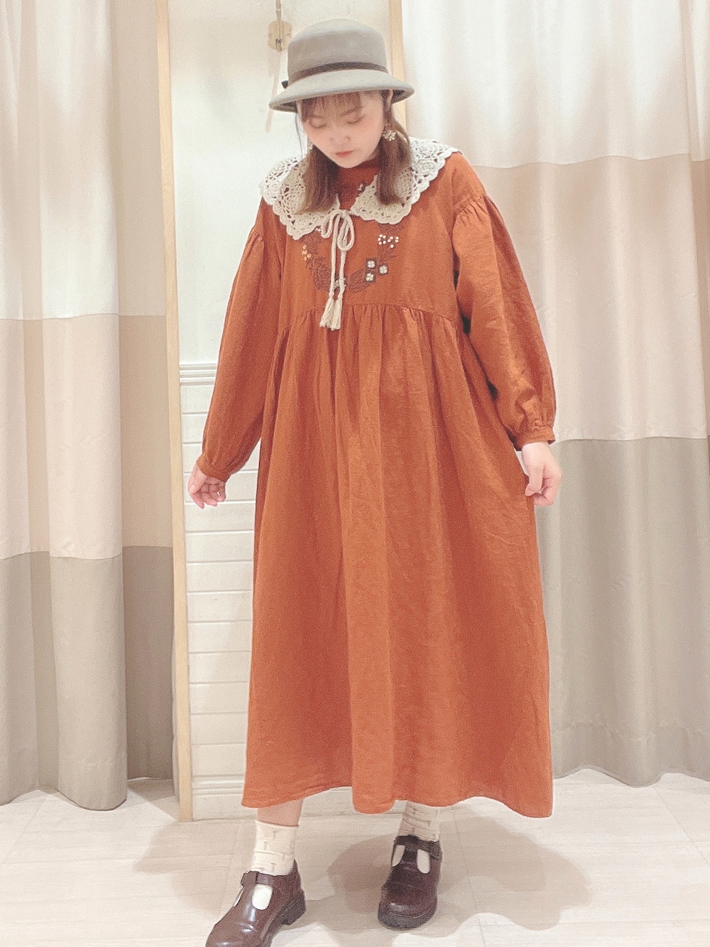 「初秋コーデ、秋コーデ、マカベアリス、秋服、大人ガーリー、ナチュラル、Samansa Mos2、サマンサ モスモス(Samansa Mos2)、サマンサモスモス、SM2、SM2 keittio イオンタウン富士南店、おしゃれさんと繋がりたい、お洒落さんとつながりたい」|「ehka sopoのTストラップシューズ(その他シューズ、ブラウン系)」を使った、🌷○° おまゆさん(レディース・163cm)の秋コーディネートの3枚目の写真