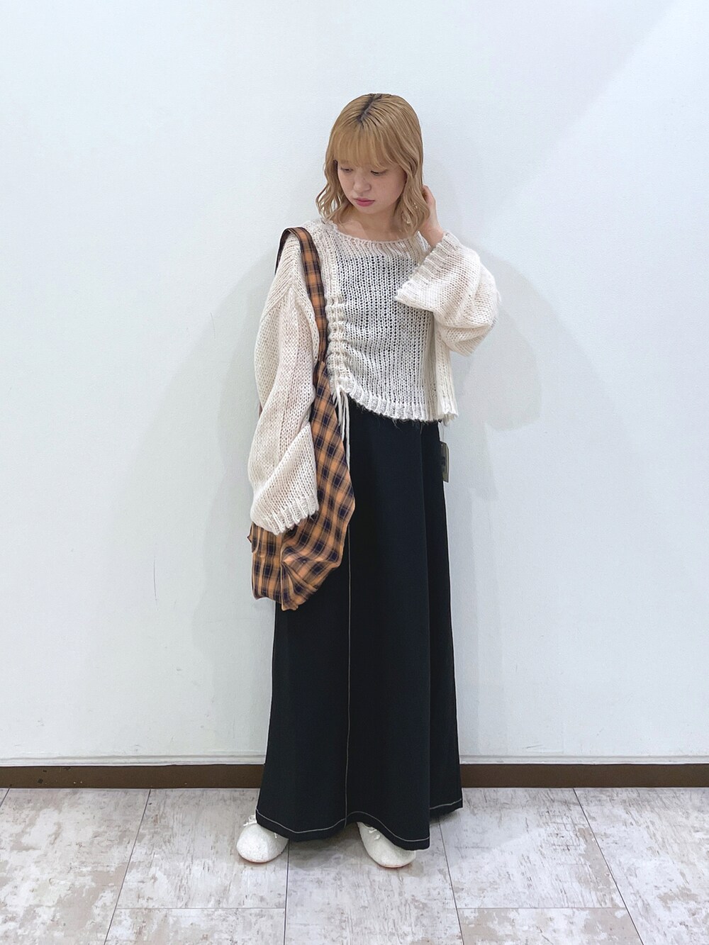 「休日コーデ、大人コーデ、大人カジュアル、シンプルスタイル、大人女子、初秋コーデ、秋コーデ、おしゃれさんと繋がりたい、秋カラー、低身長コーデ、通勤コーデ、ボリューム袖、wcloset、ニット、低身長」｜「w closetのドロストモヘア混ニットプルオーバー（ニット/セーター、ホワイト系）」を使った、CHIE KURAKAMIさん（レディース・148cm）の夏コーディネートの2枚目の写真