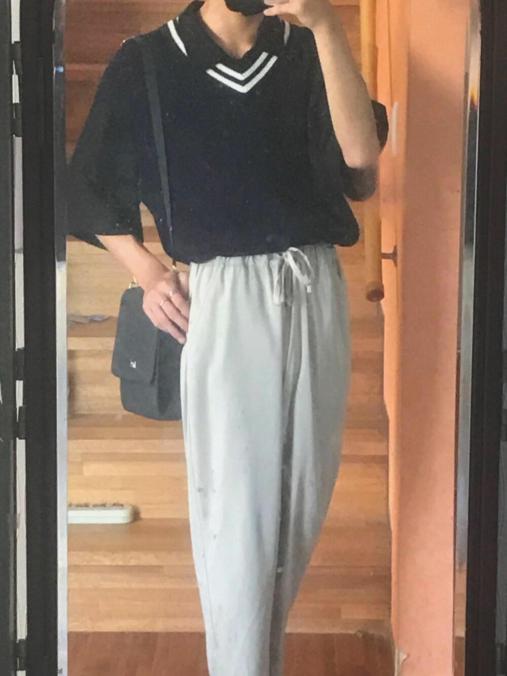 「Availのアイテム（パンツ、ホワイト系）」を使った、鏡が汚い高1さん（メンズ・172cm）の春コーディネートの2枚目の写真