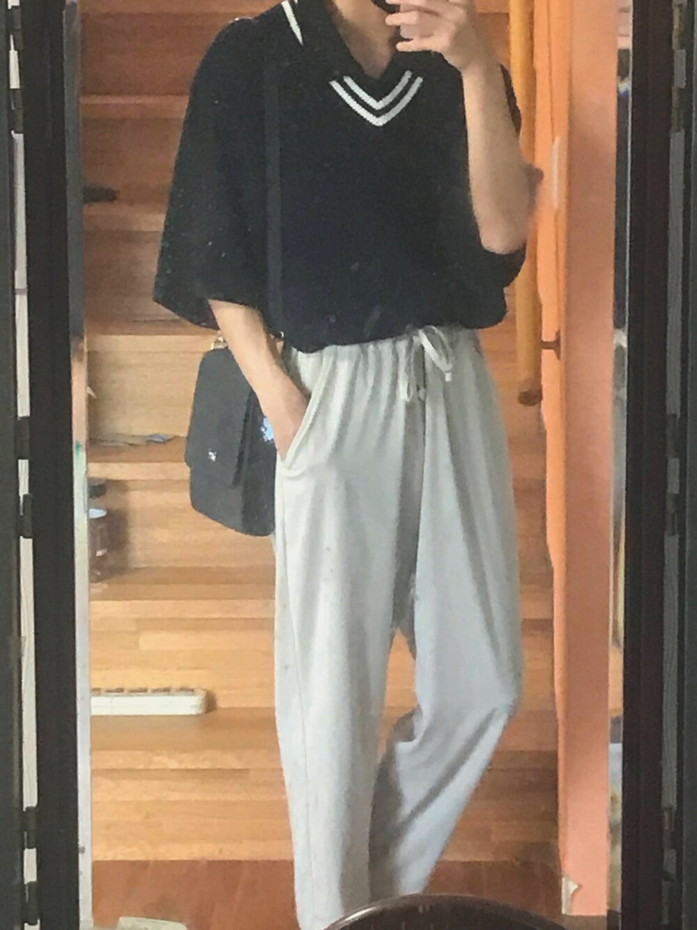 「Availのアイテム（パンツ、ホワイト系）」を使った、鏡が汚い高1さん（メンズ・172cm）の春コーディネートの4枚目の写真
