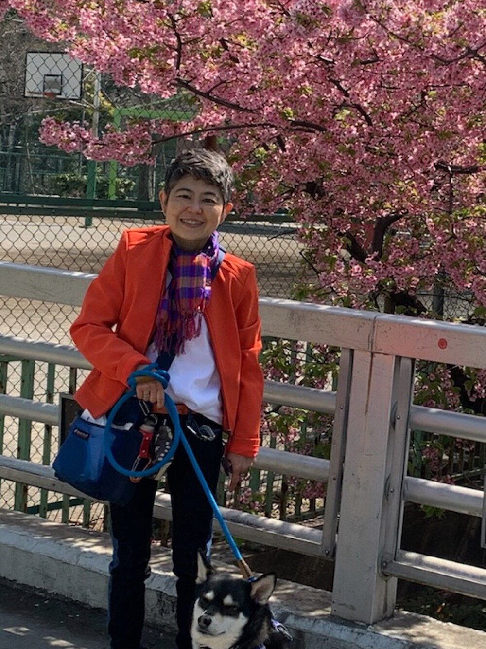 「いまどきジャケット写真」｜「Desigualのアイテム（その他アウター、オレンジ系）」を使った、racchitokyoさん（レディース・150cm）の春コーディネートの2枚目の写真