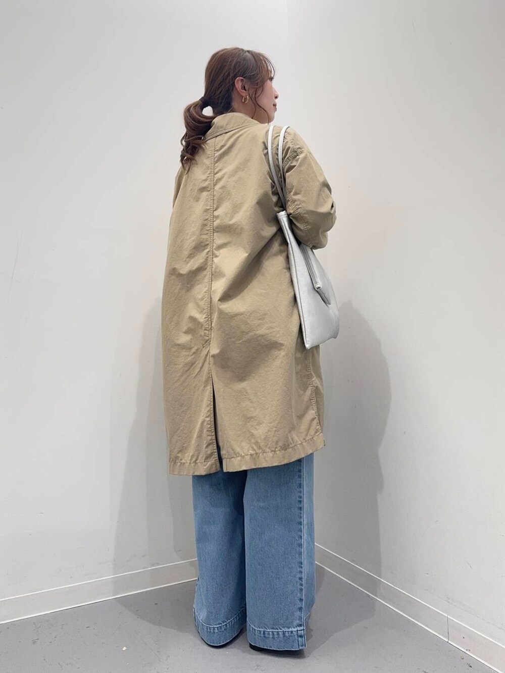 「シンプルコーデ、低身長、春アウター、newarrival、低身長コーデ、urstore、154cm、骨格ストレート、イエベ春、30代前半、ストレート×イエベ春、低身長おススメアウター、私の推しデニムスタイル」|「URBAN RESEARCH DOORSのウォッシャブルUVボーダーニット(ニット/セーター、ホワイト系)」を使った、maikoさん(レディース・154cm)の春コーディネートの4枚目の写真