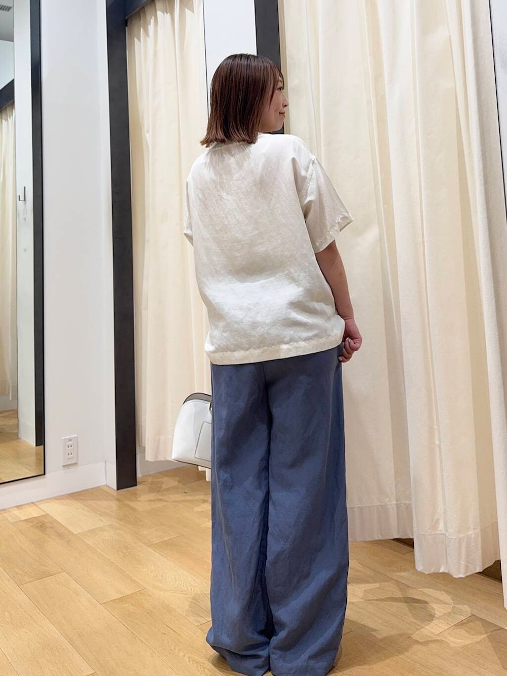 「シンプルコーデ、低身長、newarrival、休日スタイル、低身長コーデ、urstore、154cm、骨格ストレート、イエベ春、30代前半、ストレート×イエベ春、シャツが主役の夏コーデ、私が選ぶセールアイテム25ss」｜「FORK&SPOONのFORK&SPOON　プルオーバーブラウス（Tシャツ/カットソー、ホワイト系）」を使った、maikoさん（レディース・154cm）の夏コーディネートの4枚目の写真