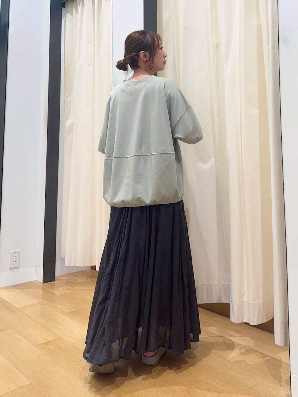 「シンプルコーデ、低身長、newarrival、休日スタイル、低身長コーデ、urstore、154cm、骨格ストレート、イエベ春、30代前半、ストレート×イエベ春、夏フェスコーデ、私が選ぶセールアイテム25ss」｜「OOFOSのOOFOS　Oomega（サンダル、ベージュ系）」を使った、maikoさん（レディース・154cm）の夏コーディネートの3枚目の写真