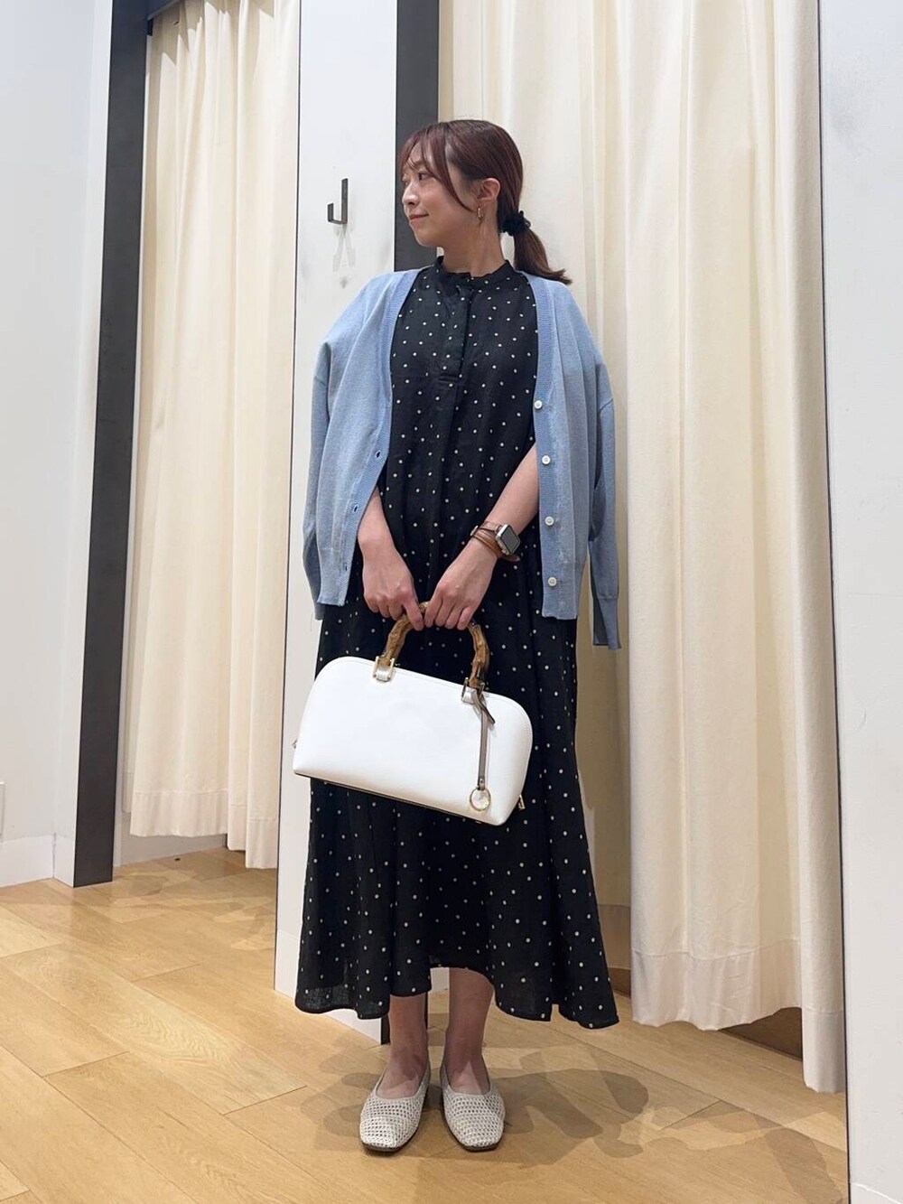 「シンプルコーデ、低身長、newarrival、休日スタイル、低身長コーデ、ワンピースコーデ、urstore、154cm、旅行コーデ、骨格ストレート、イエベ春、30代前半、ストレート×イエベ春、ワンピース✕低身長」｜「URBAN RESEARCH DOORSのリネンドットフレアワンピース（ワンピース、ブラック系）」を使った、maikoさん（レディース・154cm）の夏コーディネートの5枚目の写真