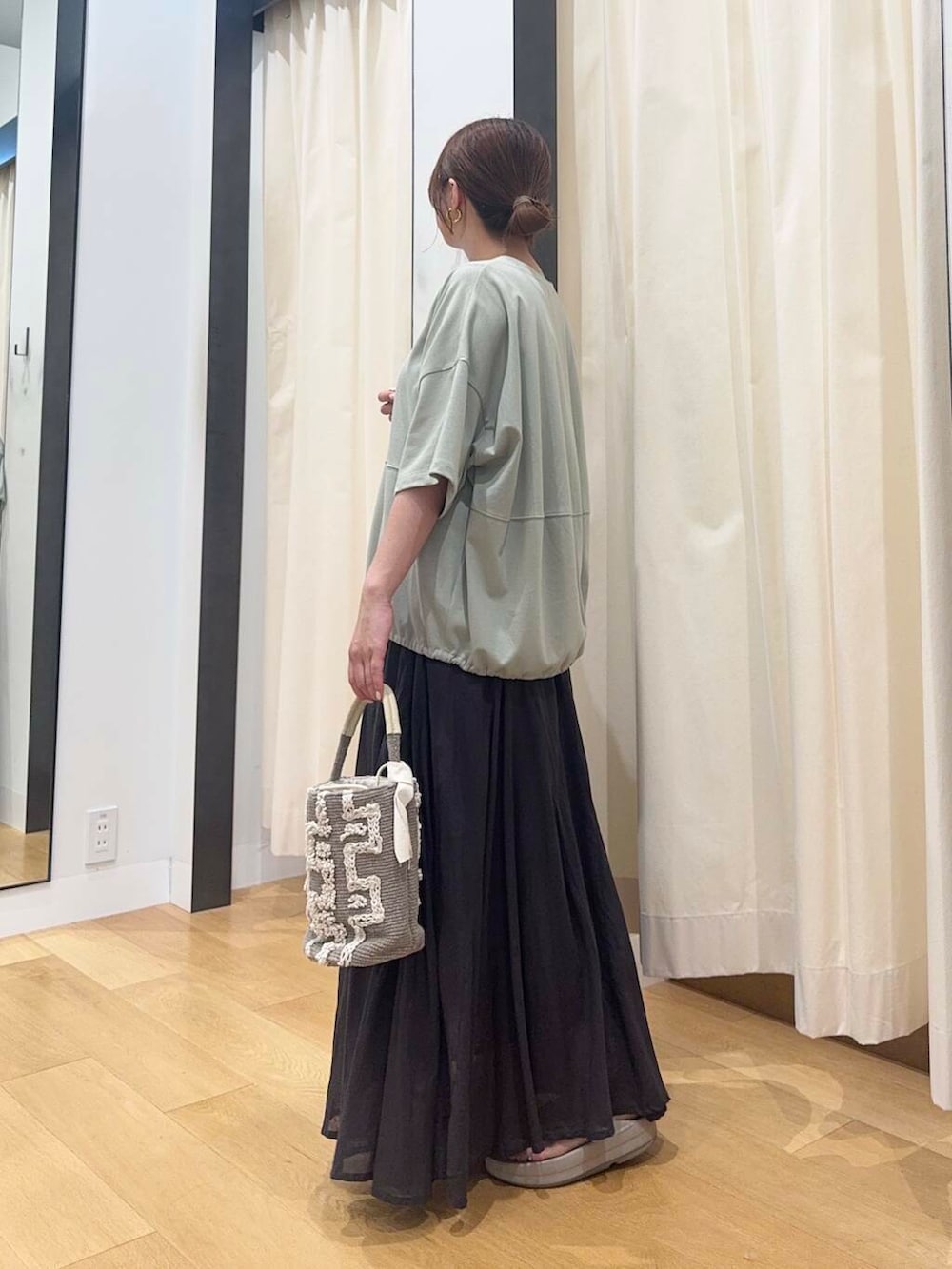 「シンプルコーデ、低身長、newarrival、休日スタイル、低身長コーデ、urstore、154cm、骨格ストレート、イエベ春、30代前半、ストレート×イエベ春、夏フェスコーデ、私が選ぶセールアイテム25ss」｜「OOFOSのOOFOS　Oomega（サンダル、ベージュ系）」を使った、maikoさん（レディース・154cm）の夏コーディネートの2枚目の写真