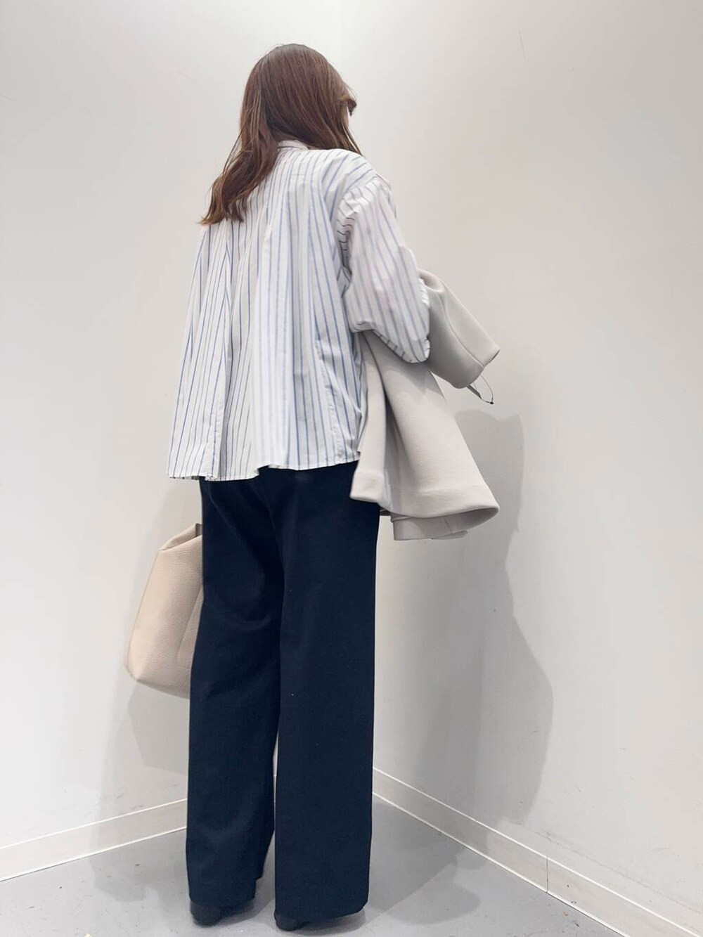 「シンプルコーデ、低身長、newarrival、低身長コーデ、urstore、154cm、骨格ストレート、イエベ春、30代前半、ストレート×イエベ春、ブラウスが主役の春コーデ」｜「RODE SKOの『MADE IN JAPAN』スクエアトゥプチメタルローファー（ローファー、ブラック系）」を使った、maikoさん（レディース・154cm）の春コーディネートの7枚目の写真