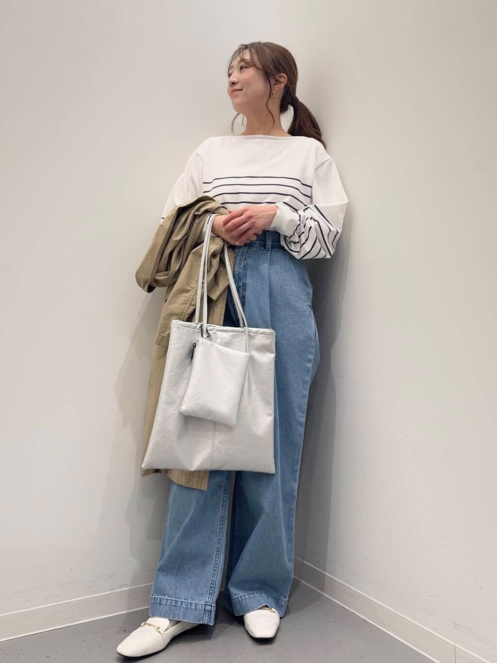 「シンプルコーデ、低身長、春アウター、newarrival、低身長コーデ、urstore、154cm、骨格ストレート、イエベ春、30代前半、ストレート×イエベ春、低身長おススメアウター、私の推しデニムスタイル」|「URBAN RESEARCH DOORSのウォッシャブルUVボーダーニット(ニット/セーター、ホワイト系)」を使った、maikoさん(レディース・154cm)の春コーディネートの6枚目の写真
