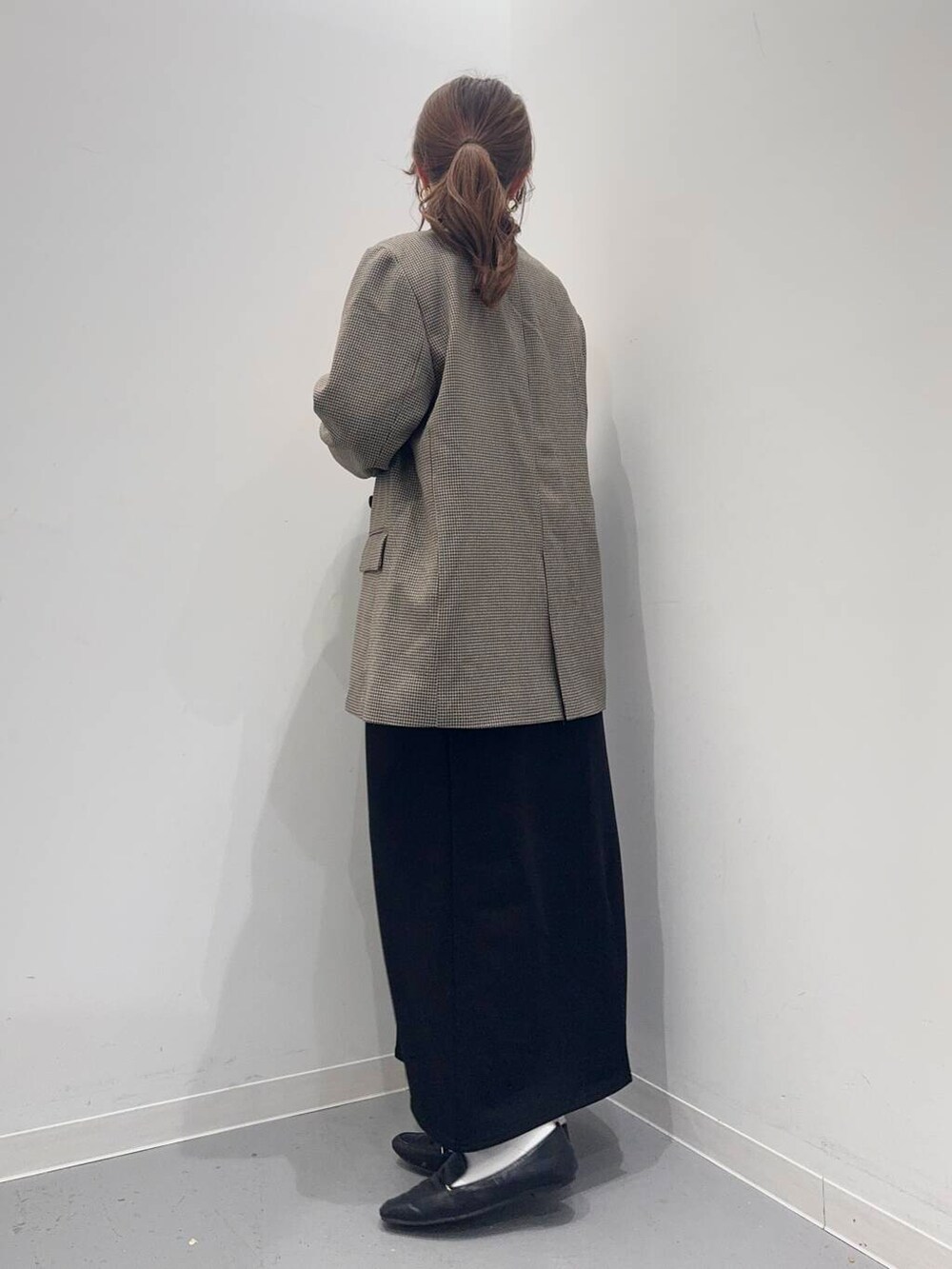 「シンプルコーデ、低身長、newarrival、休日スタイル、低身長コーデ、urstore、154cm、骨格ストレート、イエベ春、30代前半、ストレート×イエベ春、春のジャケットスタイル、寒暖差対策アイテム」|「RODE SKOの『MADE IN JAPAN』スクエアトゥプチメタルローファー(ローファー、ブラック系)」を使った、maikoさん(レディース・154cm)の春コーディネートの3枚目の写真