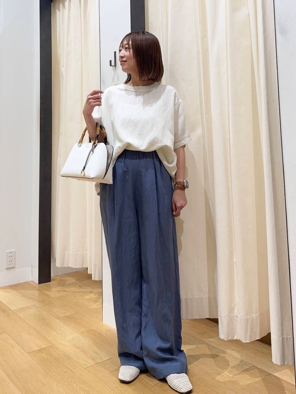 「シンプルコーデ、低身長、newarrival、休日スタイル、低身長コーデ、urstore、154cm、骨格ストレート、イエベ春、30代前半、ストレート×イエベ春、シャツが主役の夏コーデ、私が選ぶセールアイテム25ss」｜「FORK&SPOONのFORK&SPOON　プルオーバーブラウス（Tシャツ/カットソー、ホワイト系）」を使った、maikoさん（レディース・154cm）の夏コーディネートの2枚目の写真
