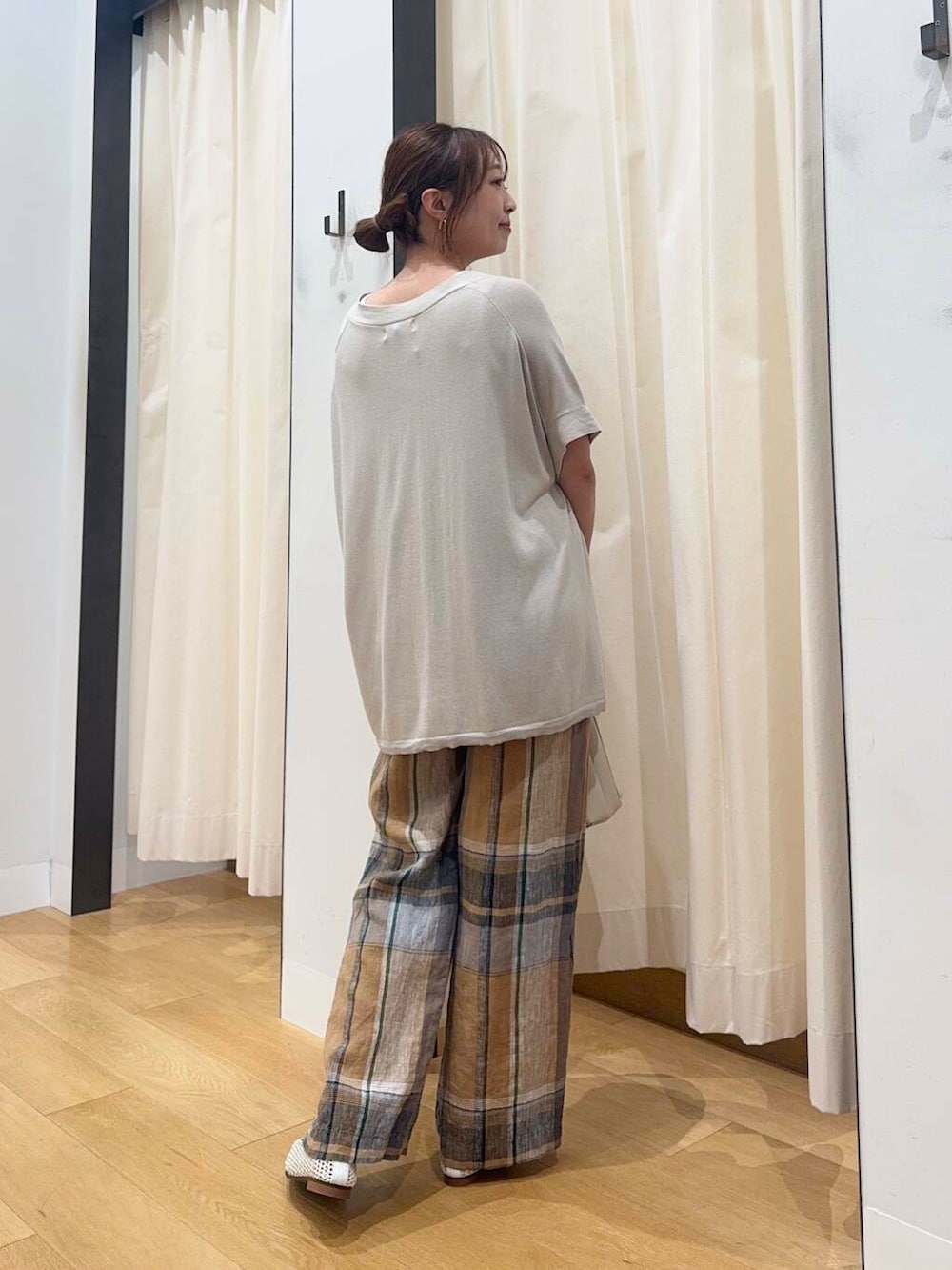 「シンプルコーデ、低身長、newarrival、休日スタイル、低身長コーデ、urstore、154cm、骨格ストレート、イエベ春、30代前半、ストレート×イエベ春、夏の涼しげパンツコーデ」｜「RODE SKOのプチダブルポケットトートバッグ（トートバッグ、ホワイト系）」を使った、maikoさん（レディース・154cm）の夏コーディネートの4枚目の写真
