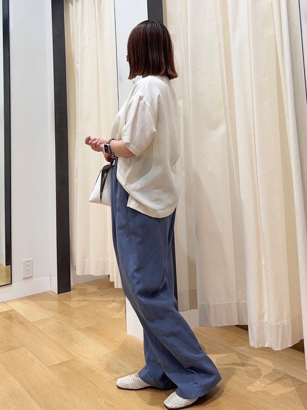 「シンプルコーデ、低身長、newarrival、休日スタイル、低身長コーデ、urstore、154cm、骨格ストレート、イエベ春、30代前半、ストレート×イエベ春、シャツが主役の夏コーデ、私が選ぶセールアイテム25ss」｜「FORK&SPOONのFORK&SPOON　プルオーバーブラウス（Tシャツ/カットソー、ホワイト系）」を使った、maikoさん（レディース・154cm）の夏コーディネートの3枚目の写真