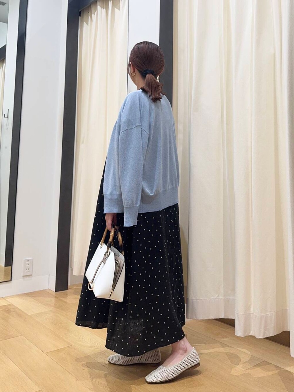 「シンプルコーデ、低身長、newarrival、休日スタイル、低身長コーデ、ワンピースコーデ、urstore、154cm、旅行コーデ、骨格ストレート、イエベ春、30代前半、ストレート×イエベ春、ワンピース✕低身長」｜「URBAN RESEARCH DOORSのリネンドットフレアワンピース（ワンピース、ブラック系）」を使った、maikoさん（レディース・154cm）の夏コーディネートの3枚目の写真