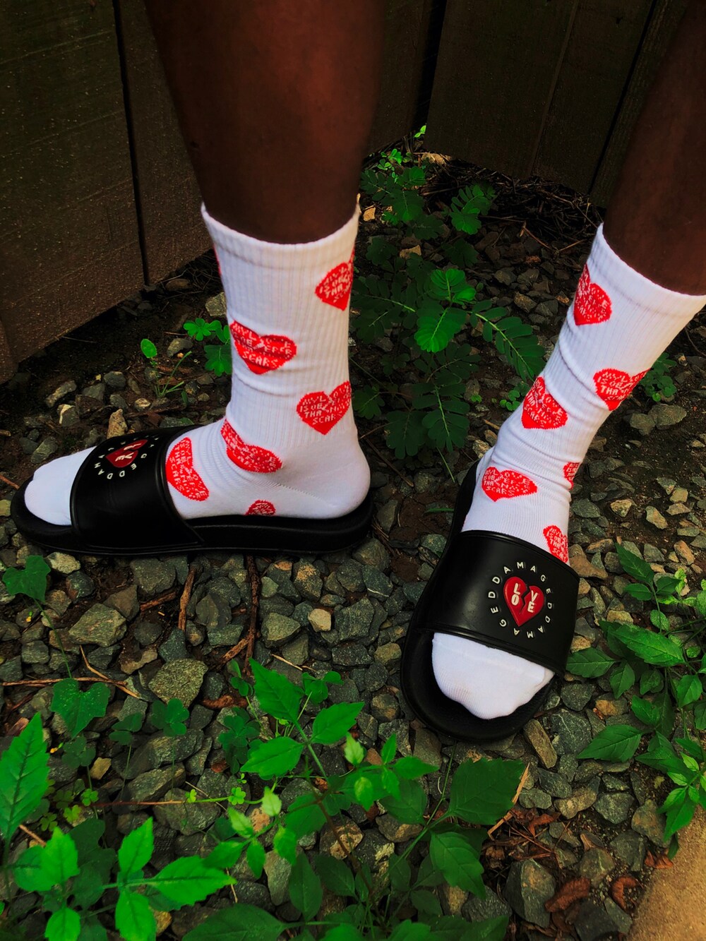 ブルー系のキャップを着用したメンズの冬コーディネートの4枚目の写真