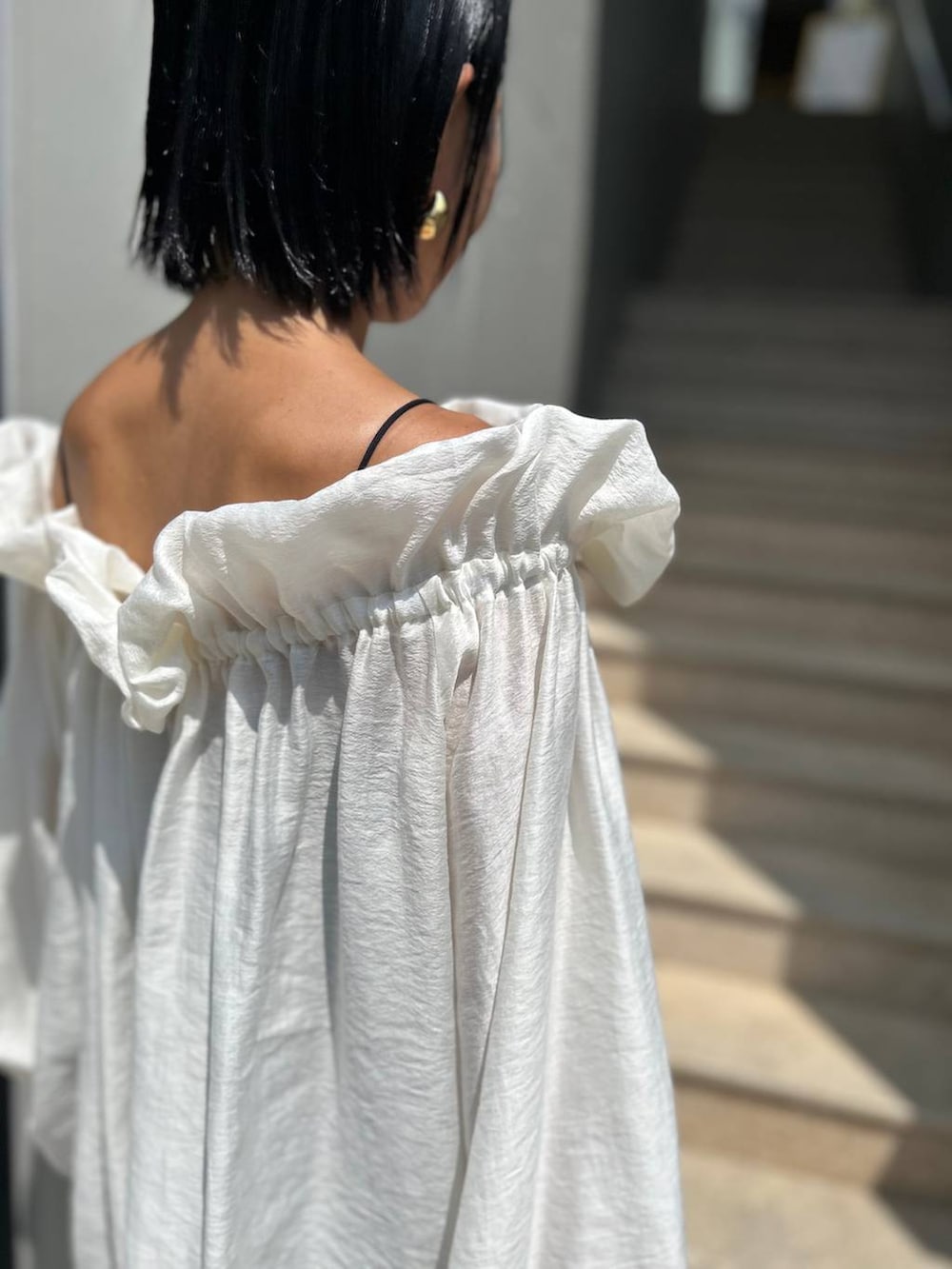 ブラウン系のその他パンツを着用したレディースの秋コーディネートの7枚目の写真