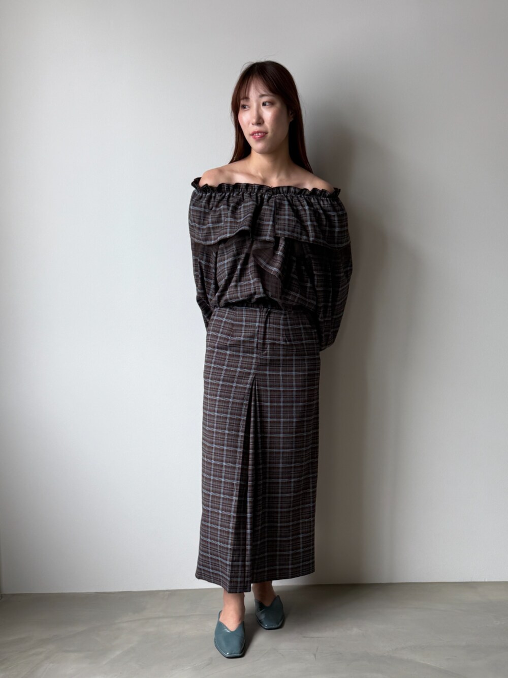 その他のシャツ/ブラウス、その他のスカートを着用したレディースの秋コーディネートの2枚目の写真