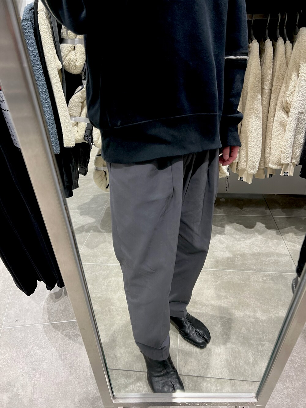 「大学生、ootd、革靴、sacai、Maison Margiela、stein、ビッグシルエット」｜「Maison MargielaのMaison Margiela タビアンクルシューズ（ブーツ、ブラック系）」を使った、はなださん（メンズ・172cm）の秋コーディネートの2枚目の写真