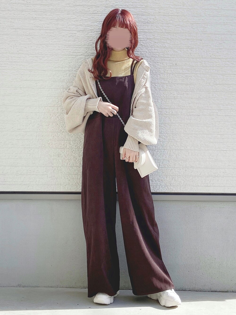 「カーディガン、ビッグシルエット、タートルネック、休日スタイル、ブラウン、白スニーカー、プチプラ、ミニバッグ、GRL、ボリューム袖」｜「GRLのタートルネックリブニットトップス（ニット/セーター、イエロー系）」を使った、yuririn*さん（レディース・156cm）の秋コーディネートの2枚目の写真