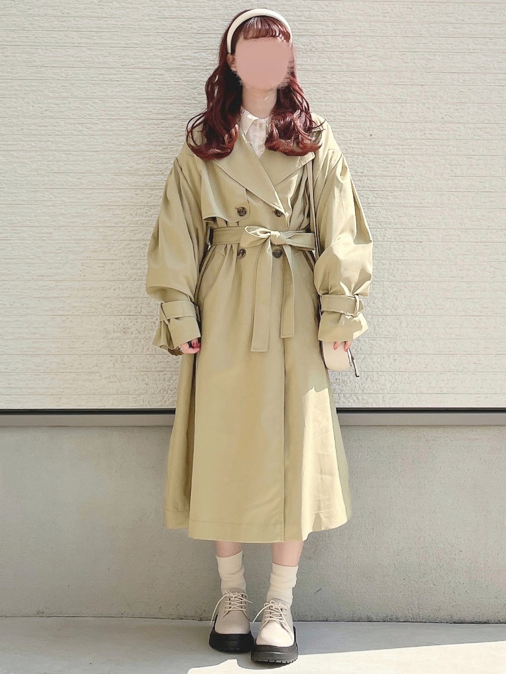 「春服みてみて、トレンチコート、シンプルコーデ、デニム、春アウター、春コーデ、ローファー、パステル映える春、休日スタイル、厚底シューズ、シャツスタイル」｜「RAY CASSINのボリュームトレンチコート（トレンチコート、グリーン系）」を使った、yuririn*さん（レディース・156cm）の春コーディネートの2枚目の写真