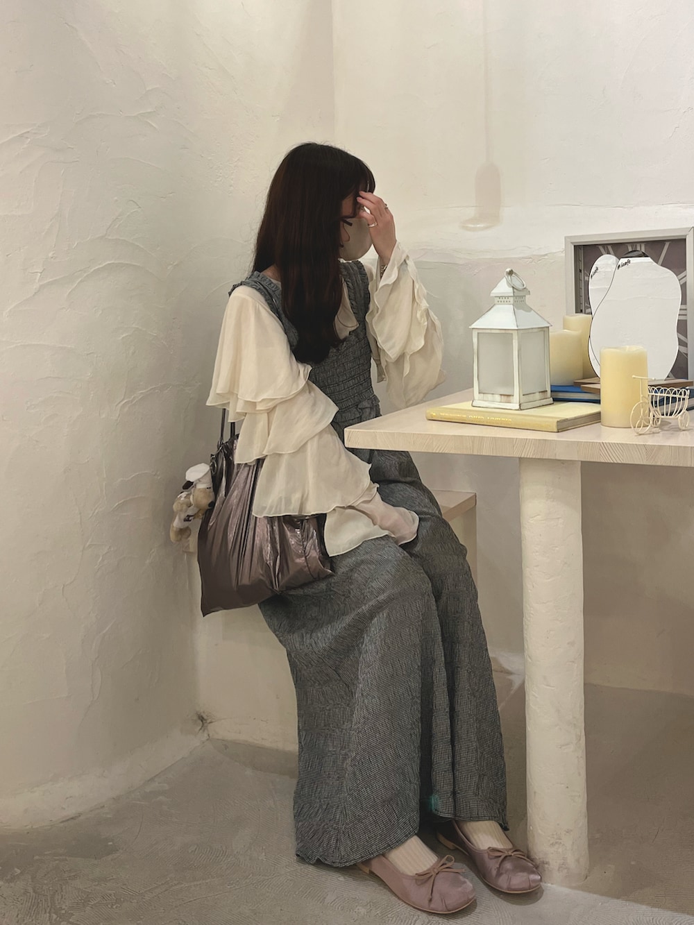 「みんなの白Tフェス、サロペット、ビッグシルエット、韓国ファッション、夏コーデ、休日スタイル、モノトーン、バレエシューズ、お出かけコーデ、チェック」｜「Heatherのメニーフリルプルオーバー　125451（シャツ/ブラウス、ホワイト系）」を使った、yuririn*さん（レディース・156cm）の夏コーディネートの2枚目の写真