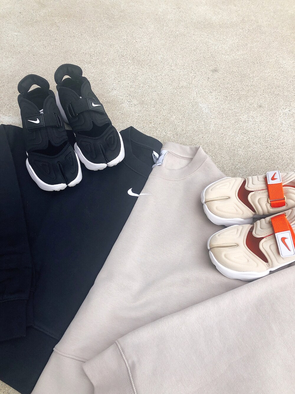 「スウェット、NIKE」｜「NIKEのNIKE ナイキ W NIKE AQUA RIFT ウィメンズ アクア リフト CW7164 001BLACK/WHITE-WHITE（スニーカー、ブラック系）」を使った、ⓒⓗⓘーⓒⓗⓐⓝさん（レディース・161cm）の冬コーディネートの2枚目の写真