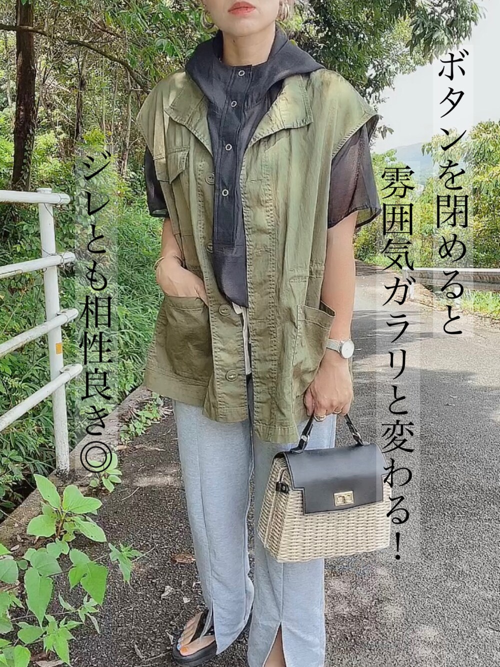 グリーン系のベスト、ブラック系のサンダル、ブラック系のサンダルを着用したレディースの夏コーディネートの4枚目の写真