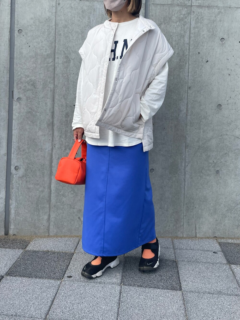 「大人カジュアル、カラーコーデ」｜「NIKEのNIKE ナイキ WMNS AIR RIFT BR ウィメンズエアリフトBR 848386 001BK/CGRY（スニーカー、ブラック系）」を使った、ⓒⓗⓘーⓒⓗⓐⓝさん（レディース・161cm）の秋コーディネートの3枚目の写真