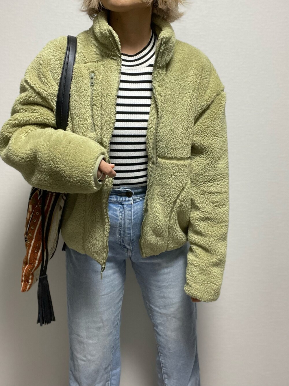 「ボアジャケット、フリース」｜「Green　Parksの・Double Flags フリースボアブルゾン（ブルゾン、グリーン系）」を使った、ⓒⓗⓘーⓒⓗⓐⓝさん（レディース・161cm）の冬コーディネートの2枚目の写真