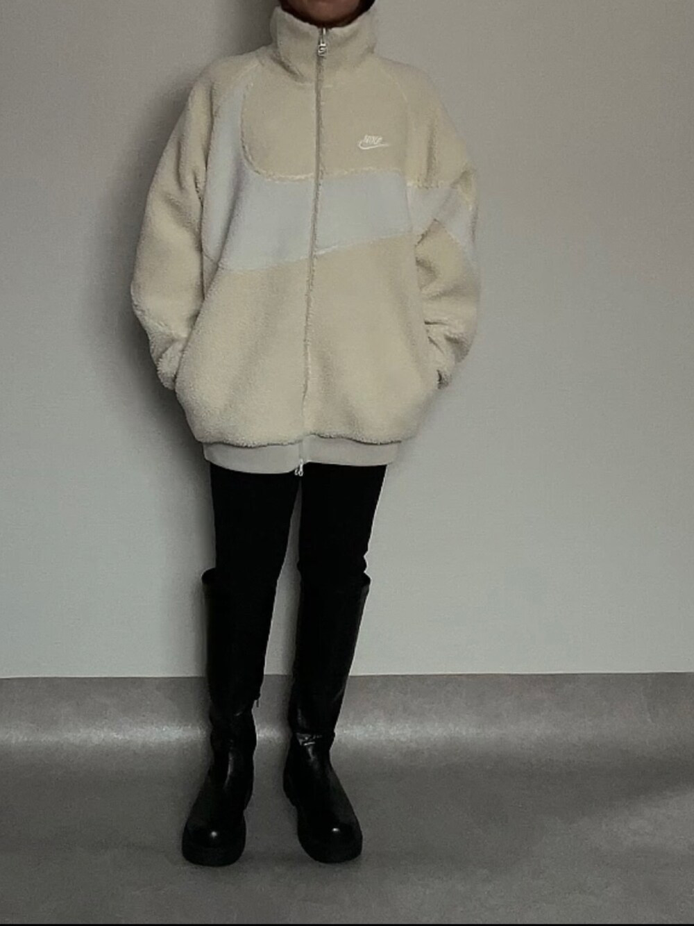 「ロングブーツ」｜「miniaのボリュームソールロングブーツ　◆（ブーツ、ブラック系）」を使った、ⓒⓗⓘーⓒⓗⓐⓝさん（レディース・161cm）の秋コーディネートの3枚目の写真