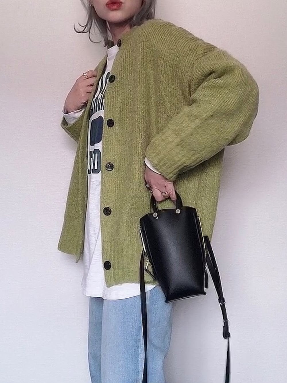 「おしゃれさんと繋がりたい、大人かわいい」｜「JEANASISの5Gソウバリキモウクルーカーディガン/263361（カーディガン/ボレロ、グリーン系）」を使った、ⓒⓗⓘーⓒⓗⓐⓝさん（レディース・161cm）の冬コーディネートの3枚目の写真