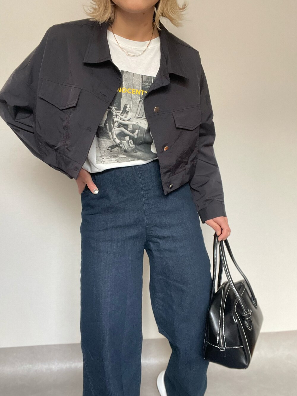 「パンツスタイル、大人カジュアル、アラフォーママ」｜「atONEのatONE ベイカーワイドバギーパンツ（その他パンツ、ブルー系）」を使った、ⓒⓗⓘーⓒⓗⓐⓝさん（レディース・161cm）の春コーディネートの2枚目の写真