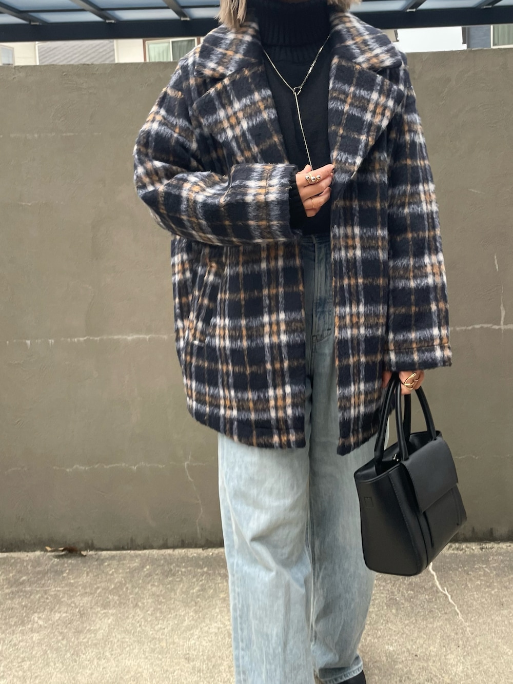 「新星WEARISTAにエントリー、大人かわいい、冬服」｜「AMERICAN HOLICのチェックコクーンミディコート（その他アウター、ブルー系）」を使った、ⓒⓗⓘーⓒⓗⓐⓝさん（レディース・161cm）の冬コーディネートの2枚目の写真