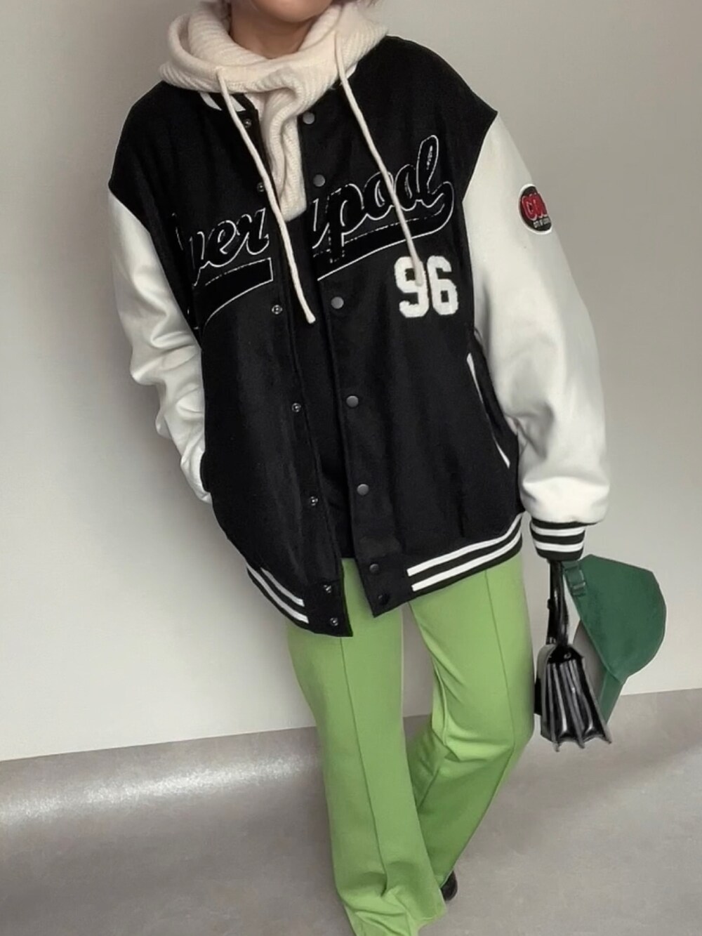 「今日のコーデ、スタジャン」｜「WEGOのWEGO/メルトンワッペンスタジャン（スタジャン、ブラック系）」を使った、ⓒⓗⓘーⓒⓗⓐⓝさん（レディース・161cm）の冬コーディネートの3枚目の写真