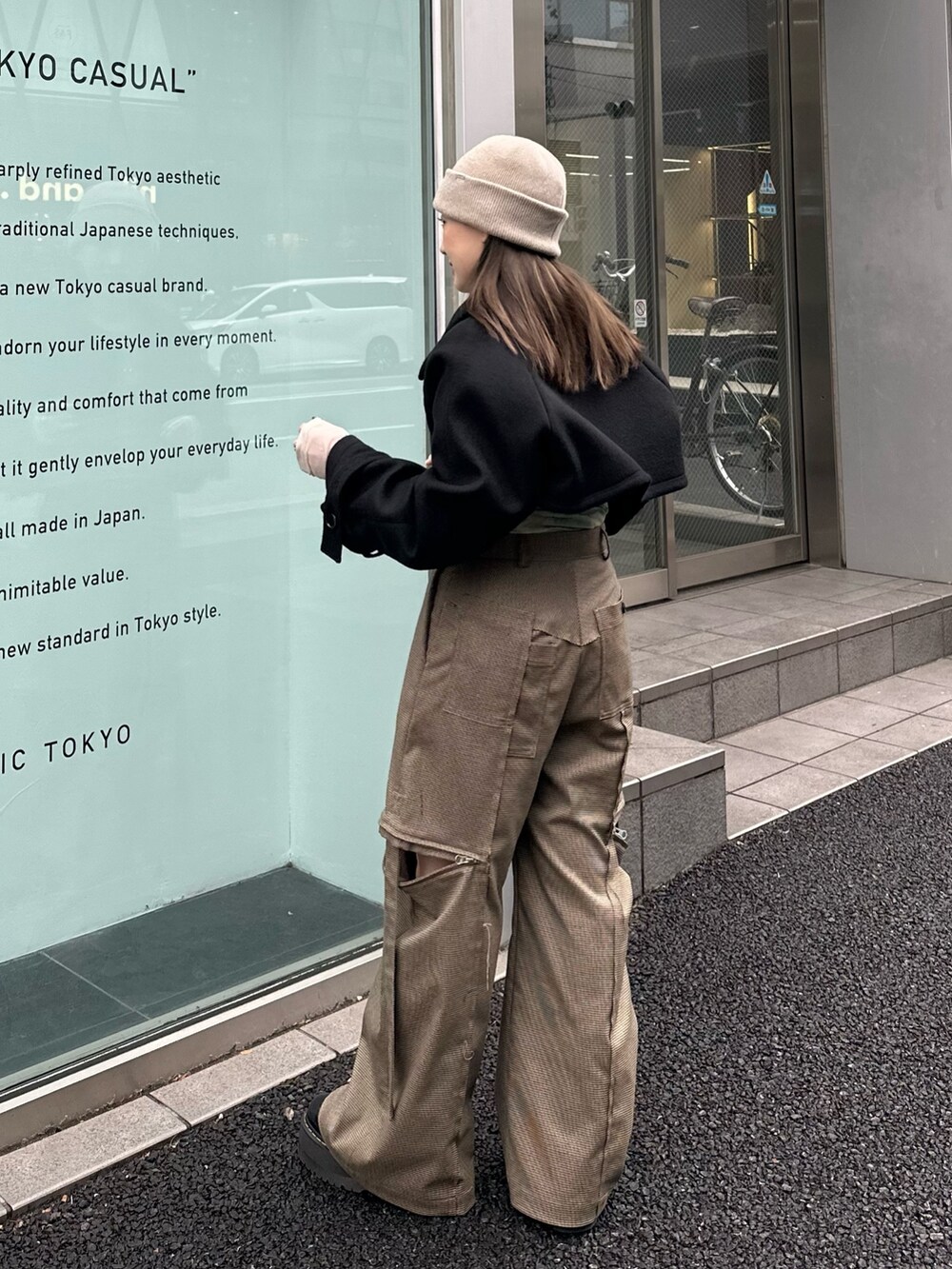 「パンツスタイル、パブリックトウキョウ、ショートコート」｜「PUBLIC TOKYOのマルチウェイジレコート（ステンカラーコート、ブラック系）」を使った、ｎａｎａさん（レディース・152cm）の秋コーディネートの3枚目の写真