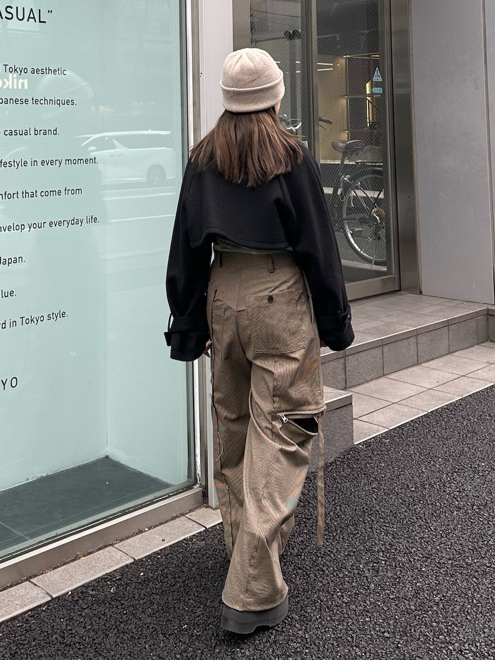 「パンツスタイル、パブリックトウキョウ、ショートコート」｜「PUBLIC TOKYOのマルチウェイジレコート（ステンカラーコート、ブラック系）」を使った、ｎａｎａさん（レディース・152cm）の秋コーディネートの4枚目の写真