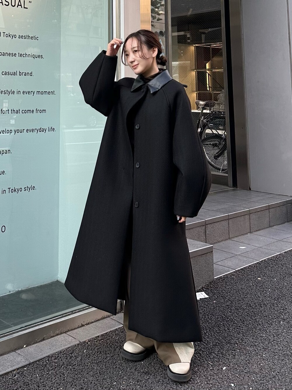 「コート、アウター、PUBLIC TOKYO」｜「PUBLIC TOKYOのツイードボンディングコート（ステンカラーコート、ブラック系）」を使った、ｎａｎａさん（レディース・152cm）の秋コーディネートの2枚目の写真
