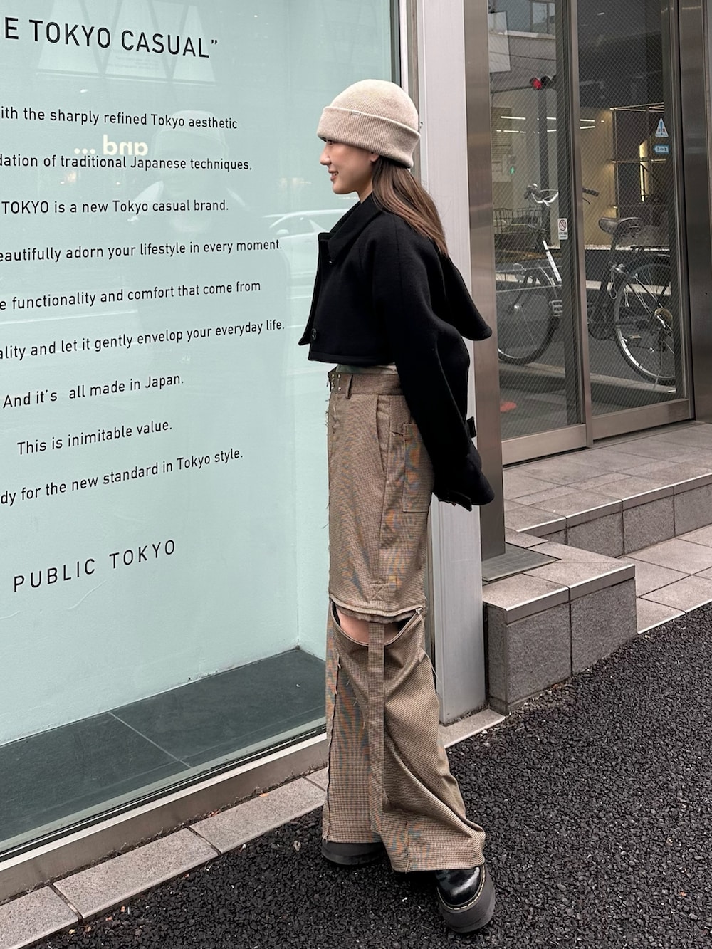 「パンツスタイル、パブリックトウキョウ、ショートコート」｜「PUBLIC TOKYOのマルチウェイジレコート（ステンカラーコート、ブラック系）」を使った、ｎａｎａさん（レディース・152cm）の秋コーディネートの2枚目の写真