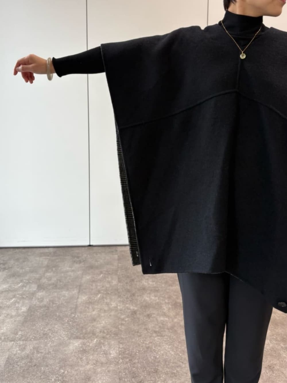 ブラック系のその他パンツ、ブラック系のその他アウターを着用したレディースの夏コーディネートの7枚目の写真