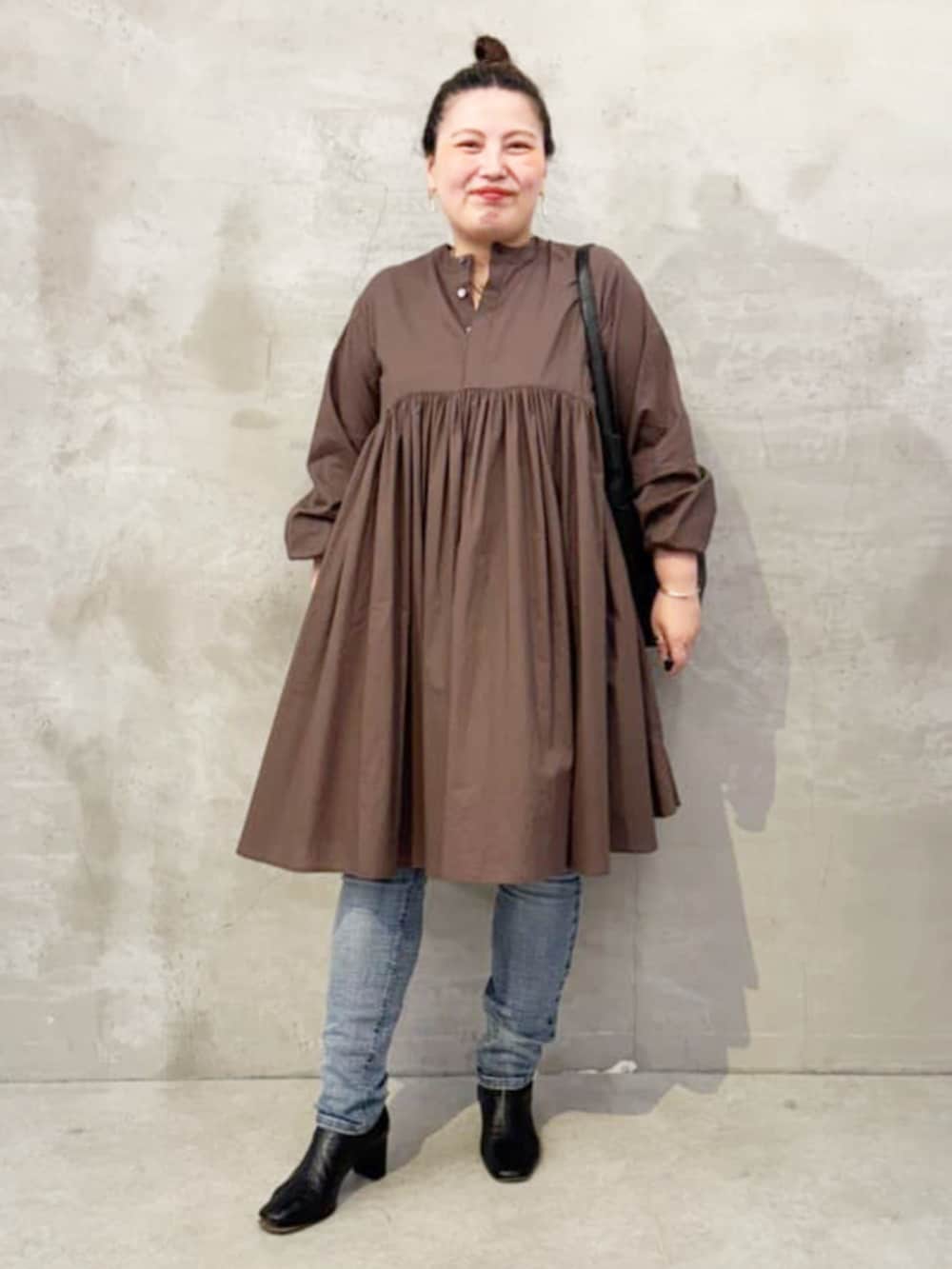 「BEARDSLEY、ビアズリー、ゆったり、体型カバー」|「LIVETARTのデニムパギンス(紐付き)(デニムパンツ、ブルー系)」を使った、BEARDSLEYさん(骨格ストレート・レディース・158cm)の夏コーディネートの2枚目の写真