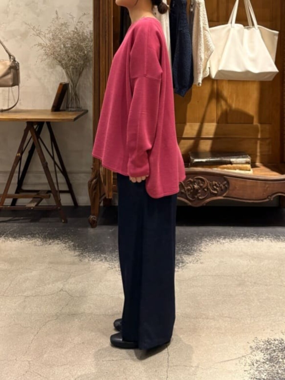 ブラック系のその他を着用したレディースの冬コーディネートの9枚目の写真