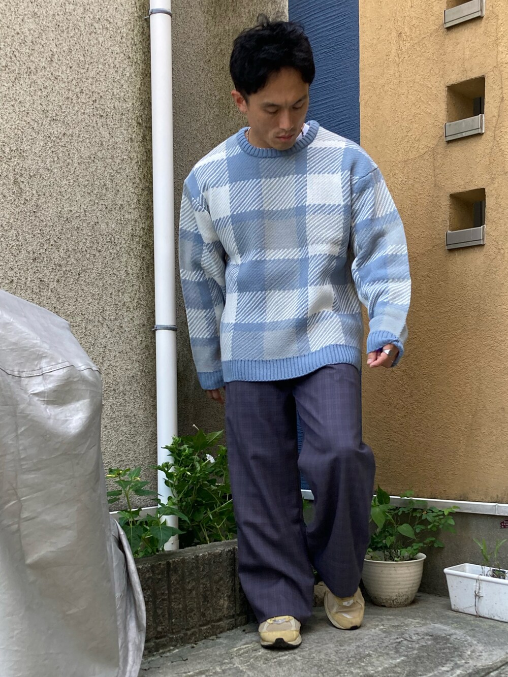 「PR、提供、JOKERアンバサダー、秋服まるっと大公開、カジュアルコーデ、オトナカジュアル、ニット、30代コーデ、40代ファッション、低身長、joker、全力で遊びを楽しむ男たち、ジョーカー」｜「PUBLIC TOKYOのハイツイストワイドパンツ（スラックス、その他）」を使った、ゆうたさん（骨格ストレート・メンズ・163cm）の秋コーディネートの3枚目の写真