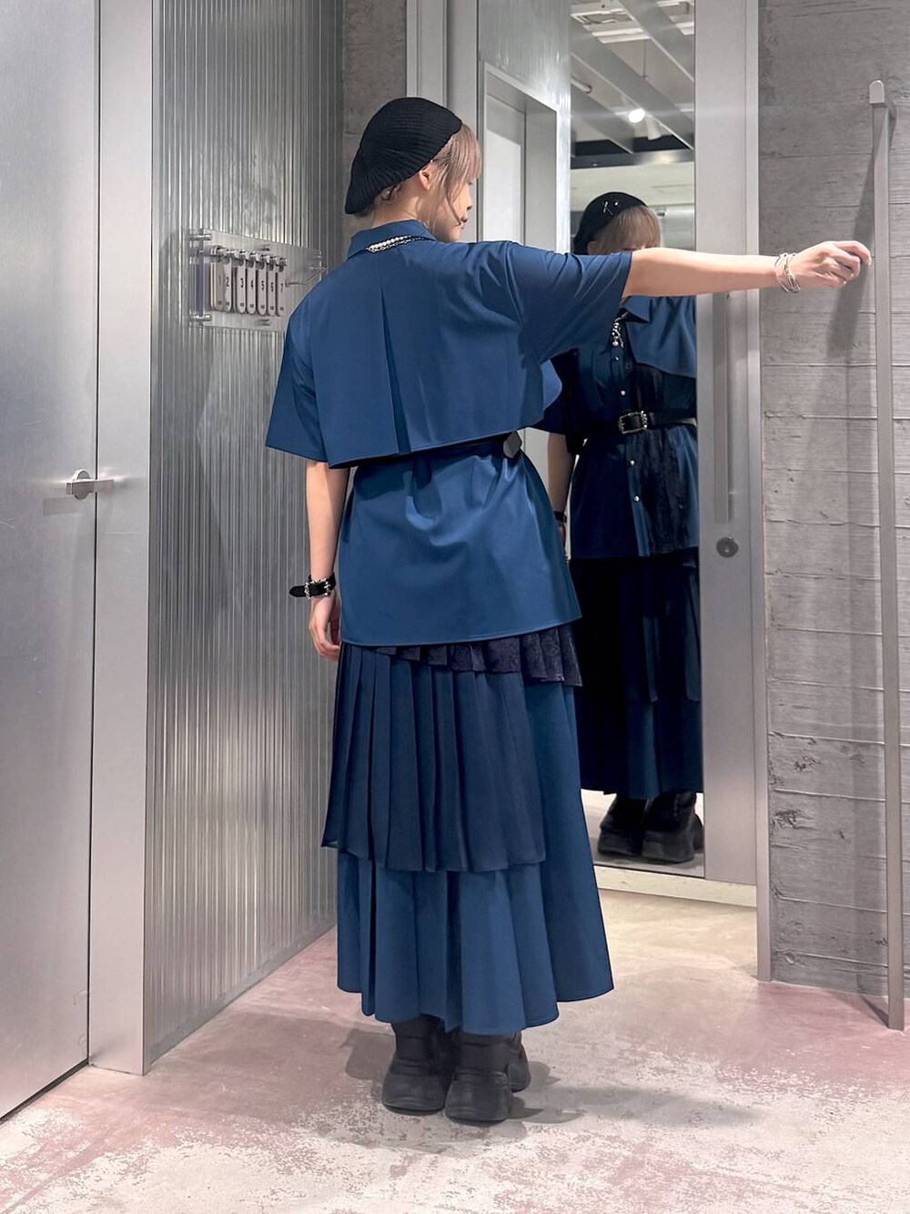 「低身長、女子ウケ、差し色コーデ、モード、セットアップ、カラーコーデ_HARE、HARE」｜「HAREの2PSETバングル(HARE)（バングル/リストバンド、シルバー系）」を使った、おひめさん（レディース・151cm）の春コーディネートの4枚目の写真
