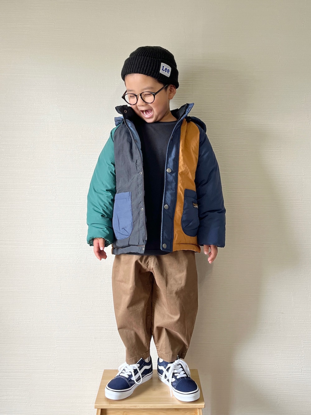 「プチプラ、男の子ファッション、秋冬コーデ、冬コーデ、アウター、チノパン、VANS、ニット帽、カジュアルコーデ、THE NORTH FACE、コート、ダウンジャケット、キッズコーデ、ストリート、グラミチ」｜「BREEZEの【WEB先行予約】クラシックフーディージャケット（ダウンジャケット/コート、その他）」を使った、yo_yoさん（キッズ・110cm）の秋コーディネートの2枚目の写真